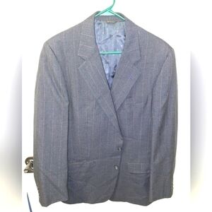 1155 Collection Grey pinstriped 100% pure wool jacket in a Men's 43R.